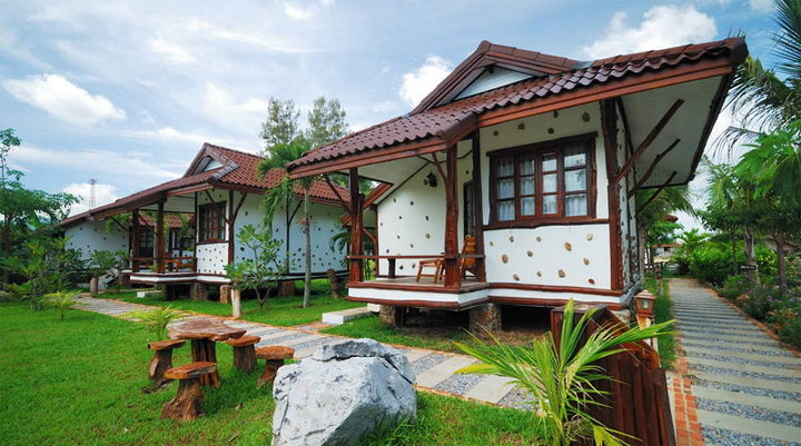 ตาลคู่ บีชรีสอร์ท ชายหาดขนอม น้องหมาพักได้