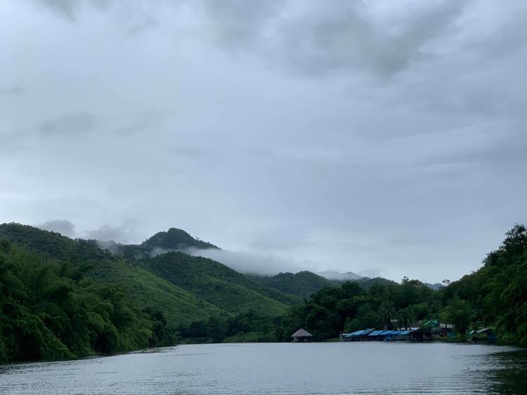 แพเมืองกาญลำน้ำแควหมาพักได้