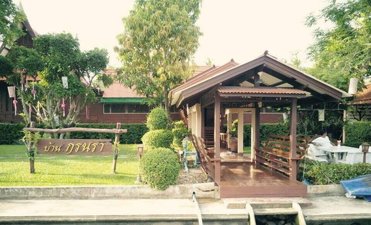 บ้านเรือนไทยอัมพวาน้องหมาพักได้