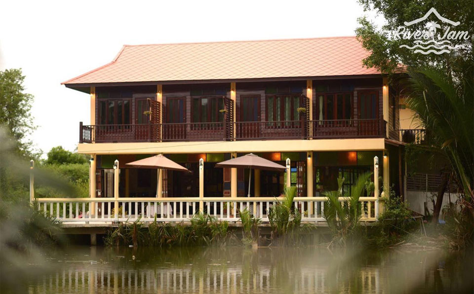 River Jam ที่พักอัมพวาน้องหมาพักได้