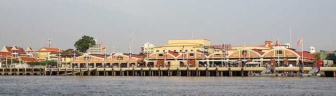 ASIATIQUE The Riverfront เอเชียทีค เดอะ ริเวอร์ฟร้อนท์ น้องหมามาเดินเล่นได้