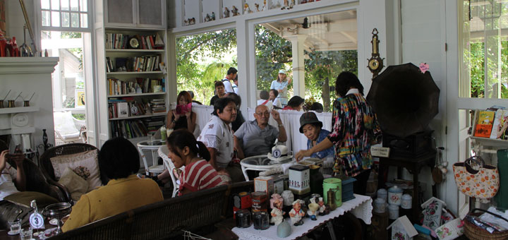 ร้านกาแฟชีวิตธรรมดา ริมแม่น้ำกก เชียงราย น้องหมาเข้าได้