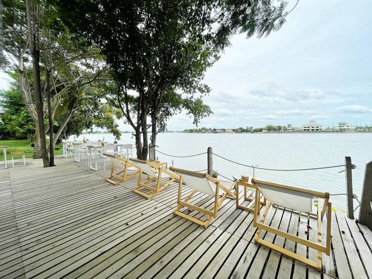 ร้านกาแฟริมเจ้าพระยา บางไทร