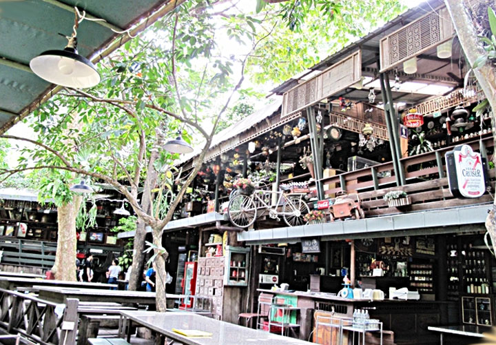 ร้าน บ้านไม้ชายน้ำ ปากช่อง น้องหมาเข้าได้